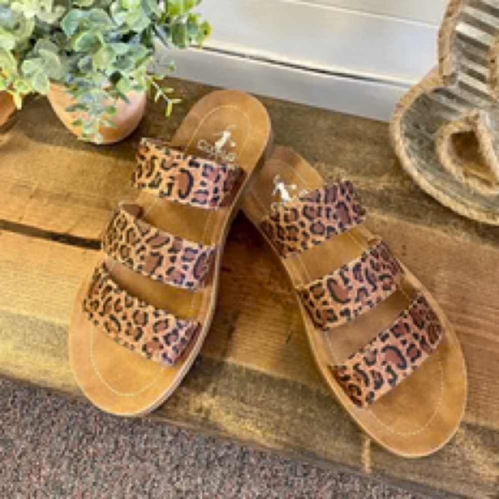 Corkys Dafne Leopard Print Slip On Sandals Sz 10
